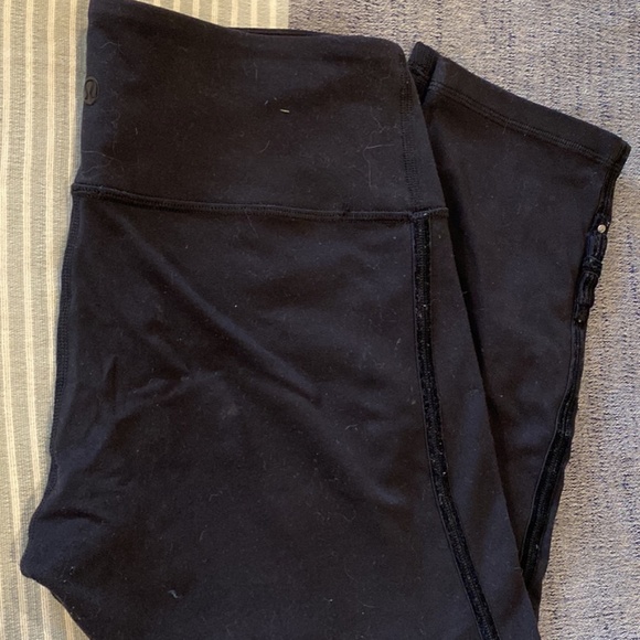 Size 6 Lululemon capris - Picture 1 of 2